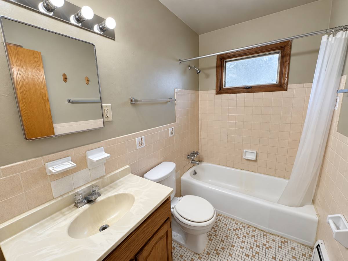 Apartment for rent at 1360 Payne Ave, St. Paul, MN 55130