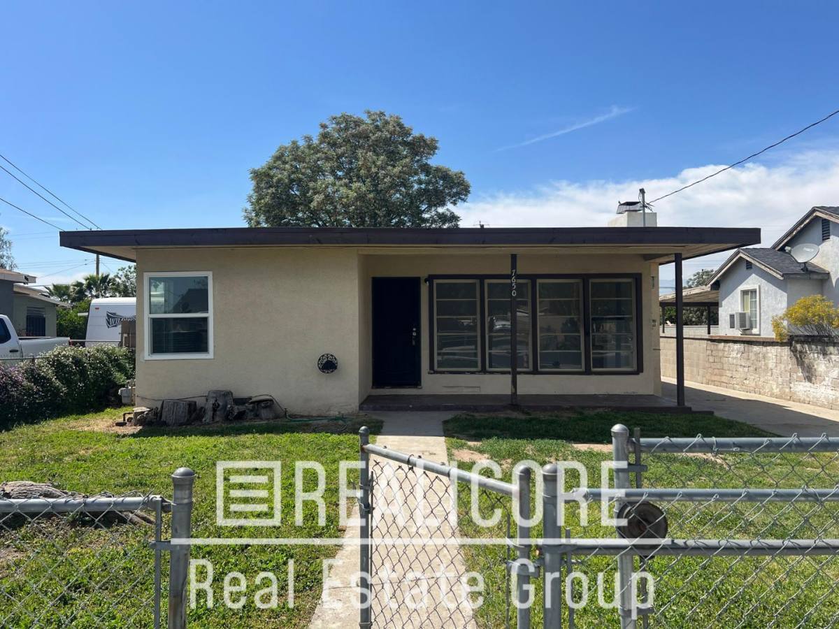 House for rent at 7650 Elm St #1, San Bernardino, CA 92401