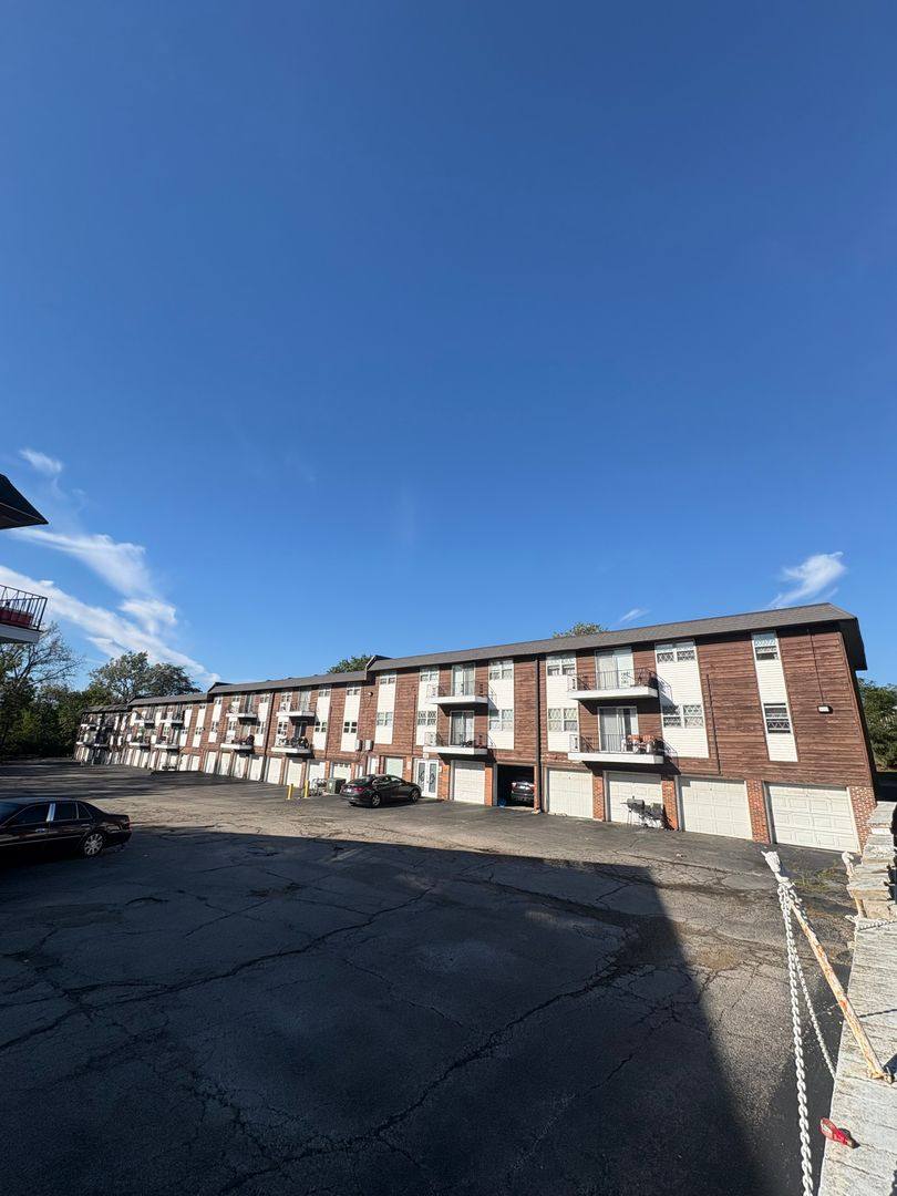 Apartment for rent at 7217 N University St, Peoria, IL 61614