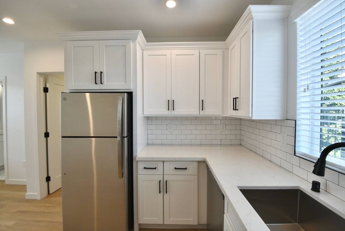 Apartment for rent at 2683 34th St, Santa Monica, CA 90405