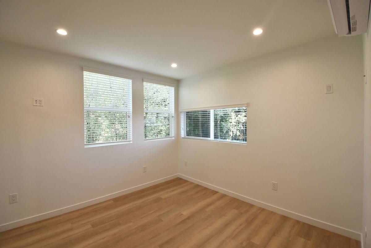 Apartment for rent at 2683 34th St, Santa Monica, CA 90405