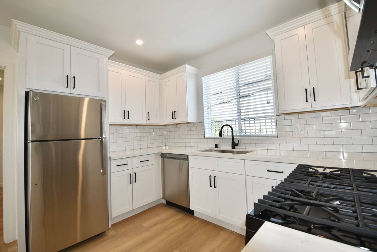 Apartment for rent at 2683 34th St, Santa Monica, CA 90405