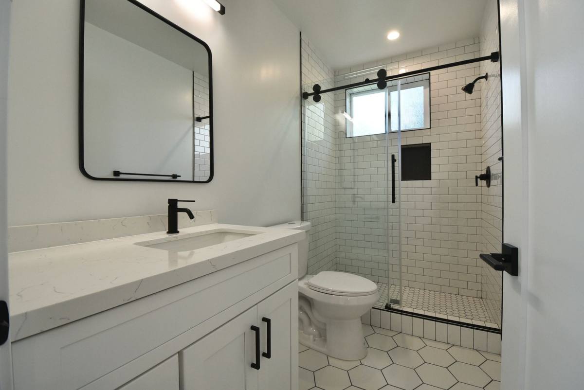 Apartment for rent at 2683 34th St, Santa Monica, CA 90405