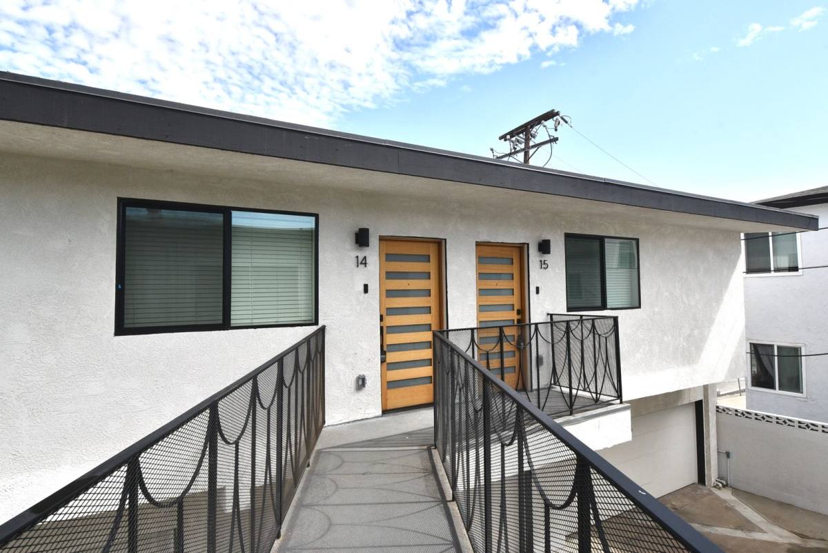 Apartment for rent at 2683 34th St, Santa Monica, CA 90405