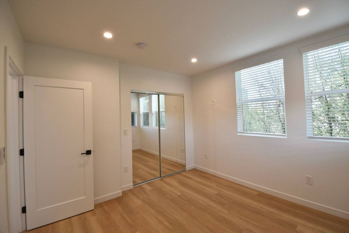 Apartment for rent at 2683 34th St, Santa Monica, CA 90405