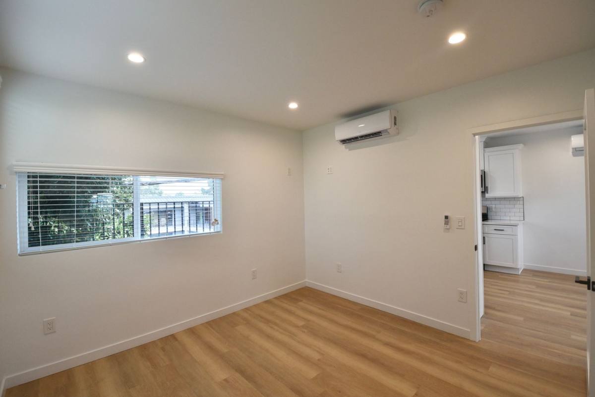 Apartment for rent at 2683 34th St, Santa Monica, CA 90405