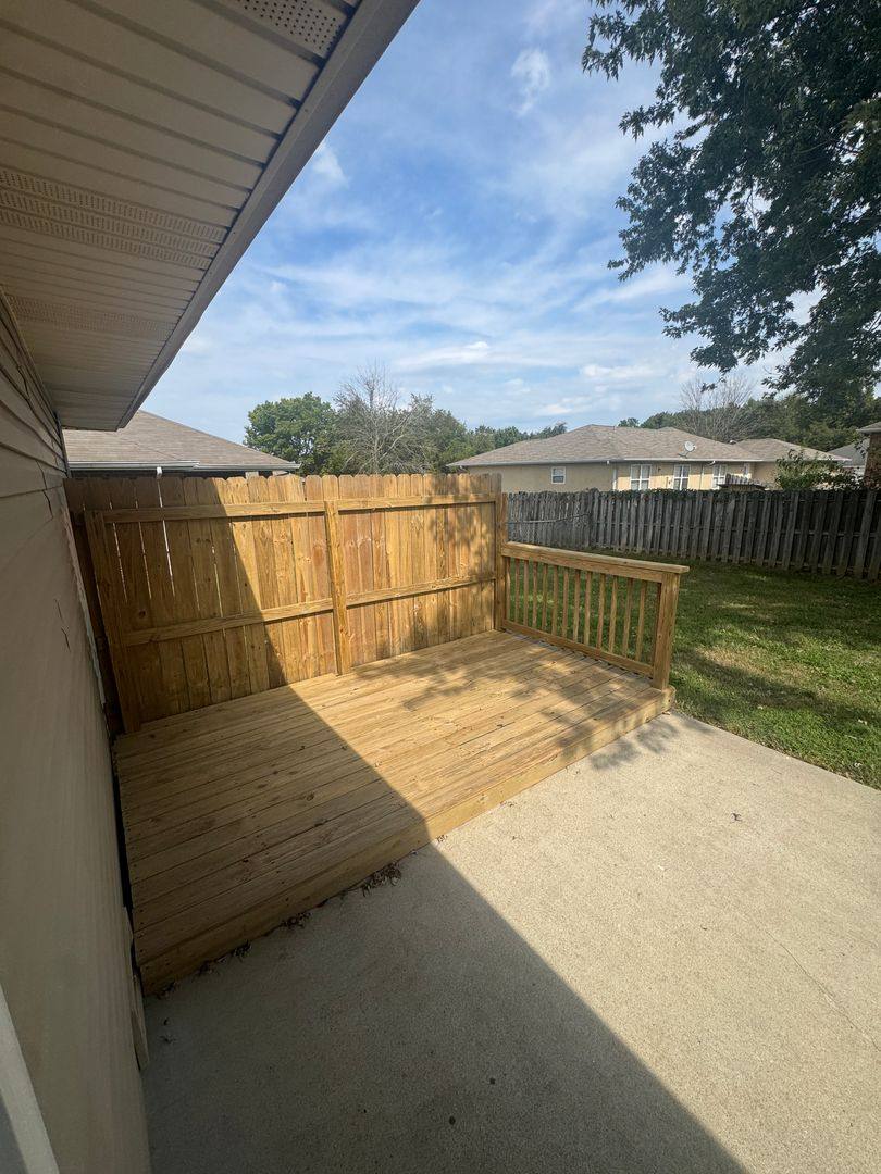Apartment for rent at 1818-1820 N Cedarcrest Ave, Nixa, MO 65714