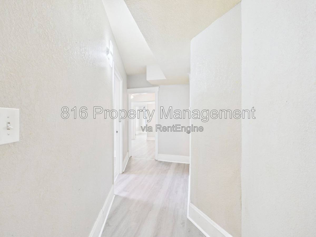 Apartment for rent at 2702 Peery Ave #2E, Kansas City, MO 64127