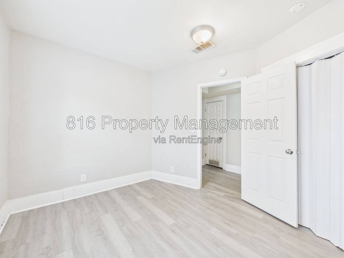 Apartment for rent at 2702 Peery Ave #2E, Kansas City, MO 64127