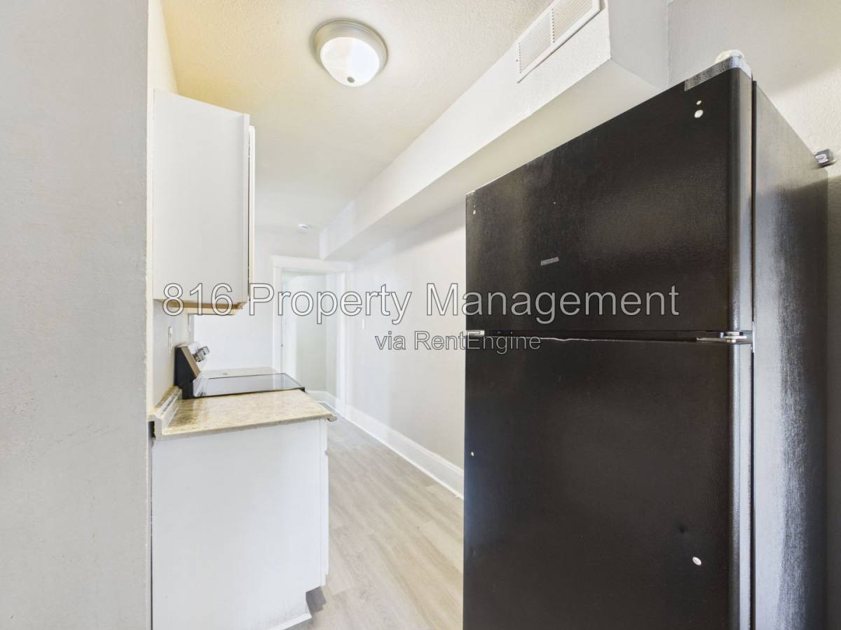 Apartment for rent at 2702 Peery Ave #2E, Kansas City, MO 64127