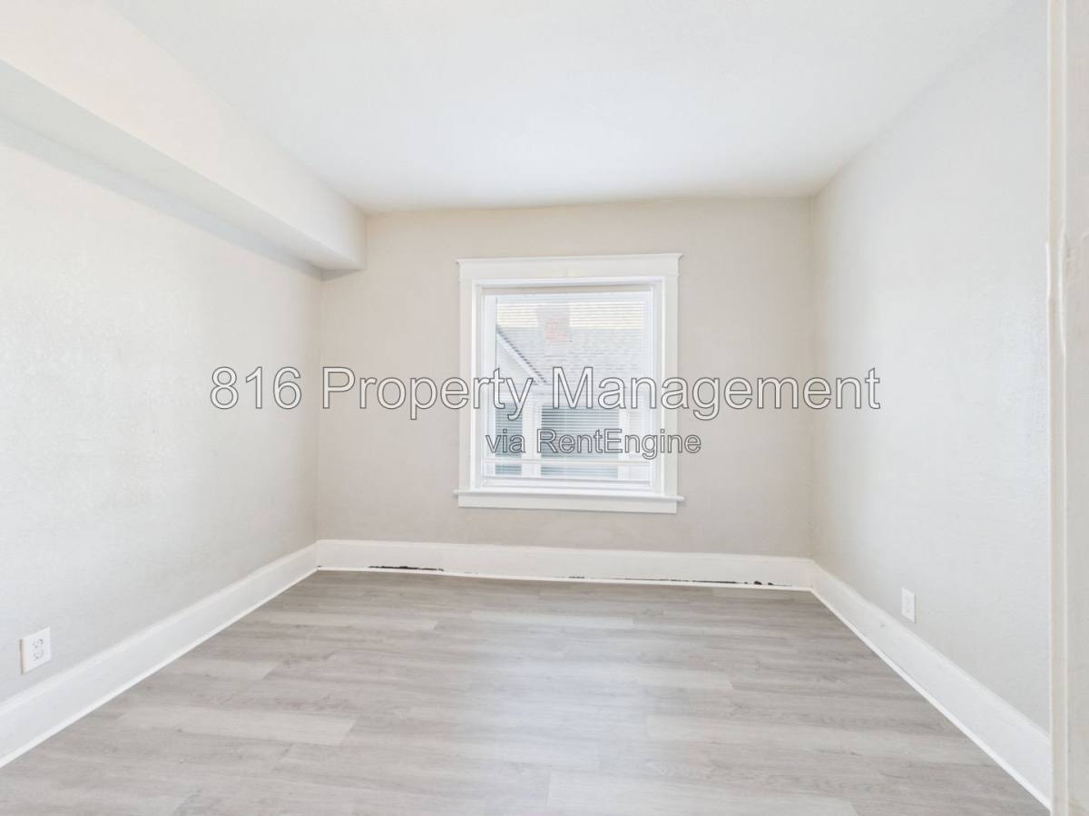 Apartment for rent at 2702 Peery Ave #2E, Kansas City, MO 64127