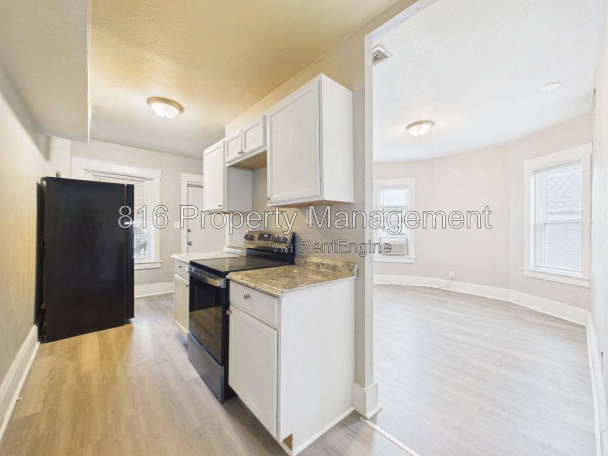 Apartment for rent at 2702 Peery Ave #2E, Kansas City, MO 64127