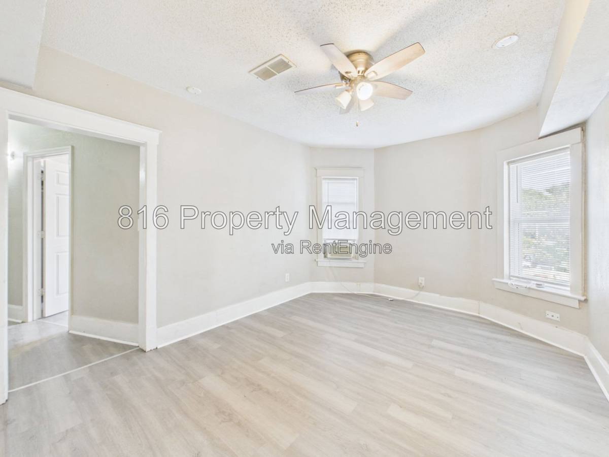 Apartment for rent at 2702 Peery Ave #2E, Kansas City, MO 64127