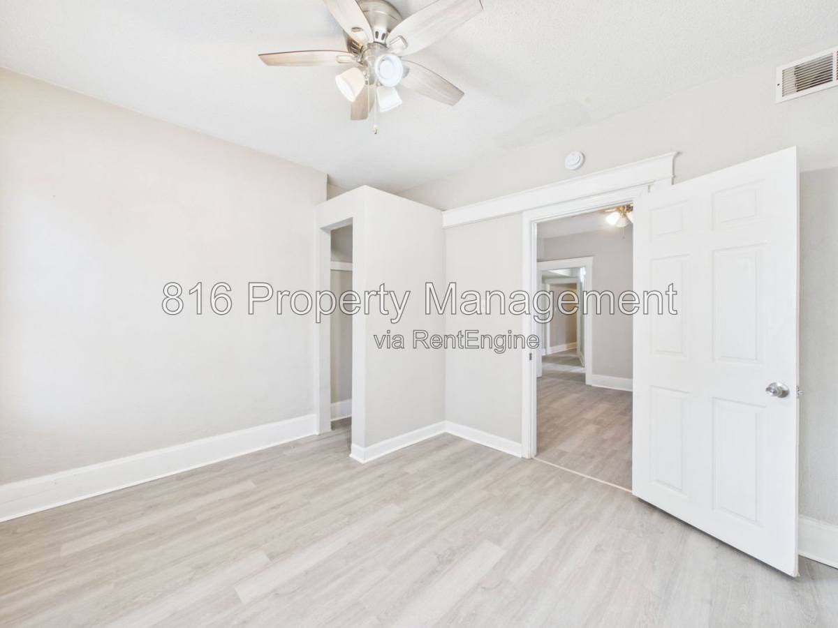 Apartment for rent at 2702 Peery Ave #2E, Kansas City, MO 64127