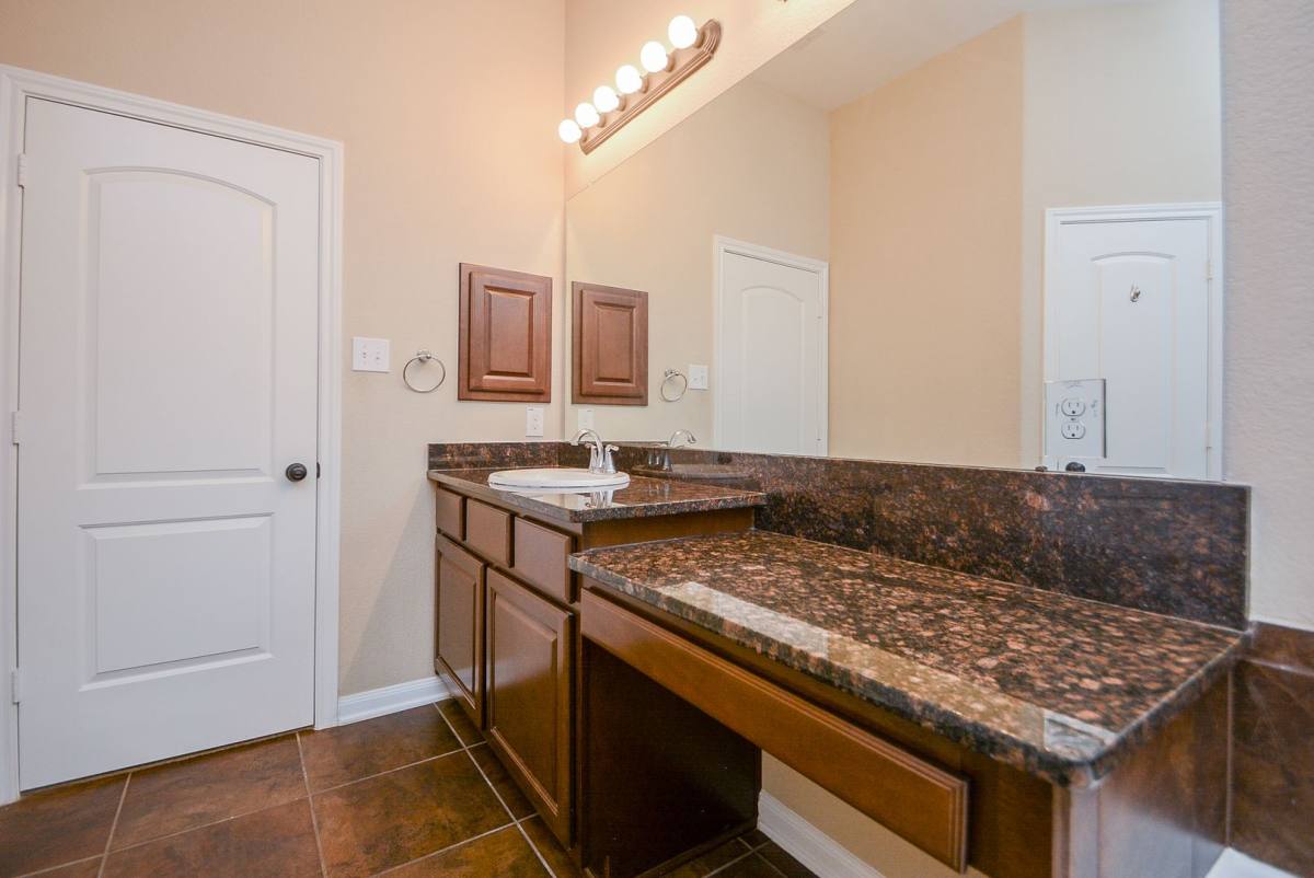Townhouse for rent at 22 Cheswood Manor Dr, Spring, TX 77382