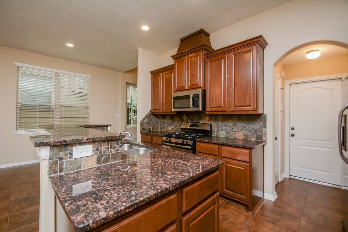 Townhouse for rent at 22 Cheswood Manor Dr, Spring, TX 77382