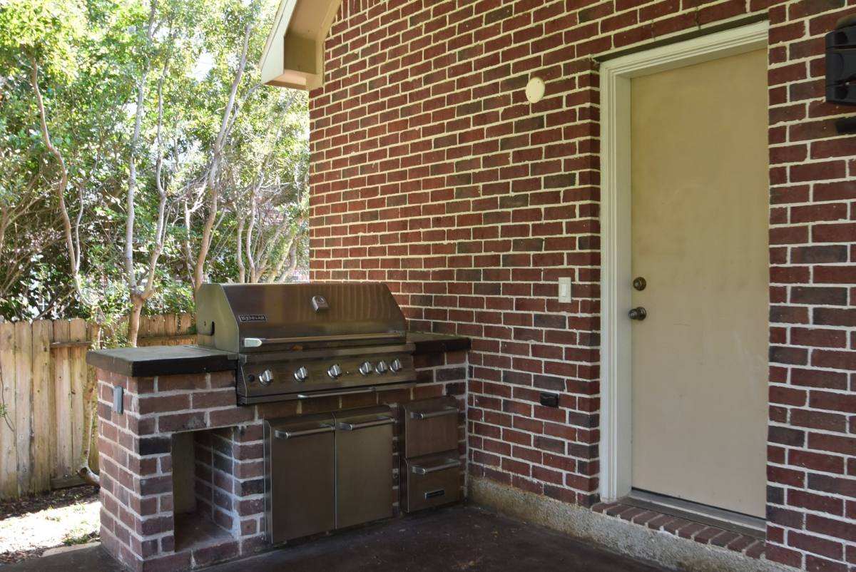 House for rent at 10 Renoir Trail, Spring, TX 77382