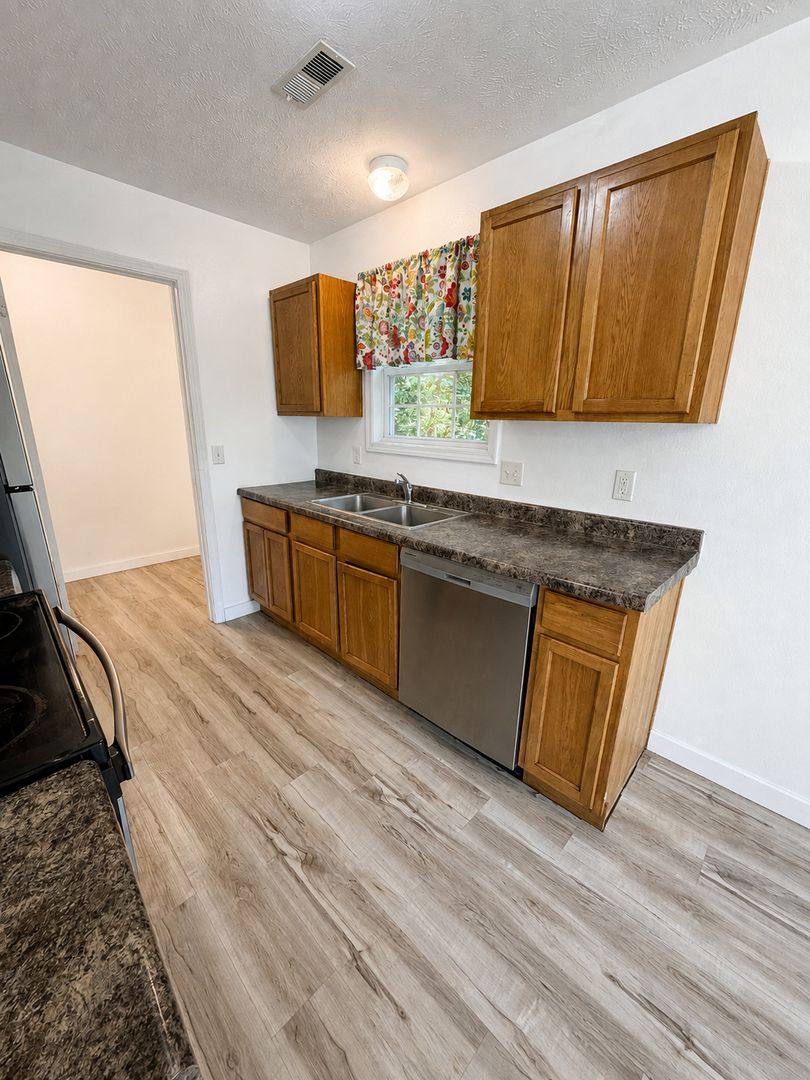 House for rent at 4031 White Oak Rd, Rockaway Beach, MO 65740