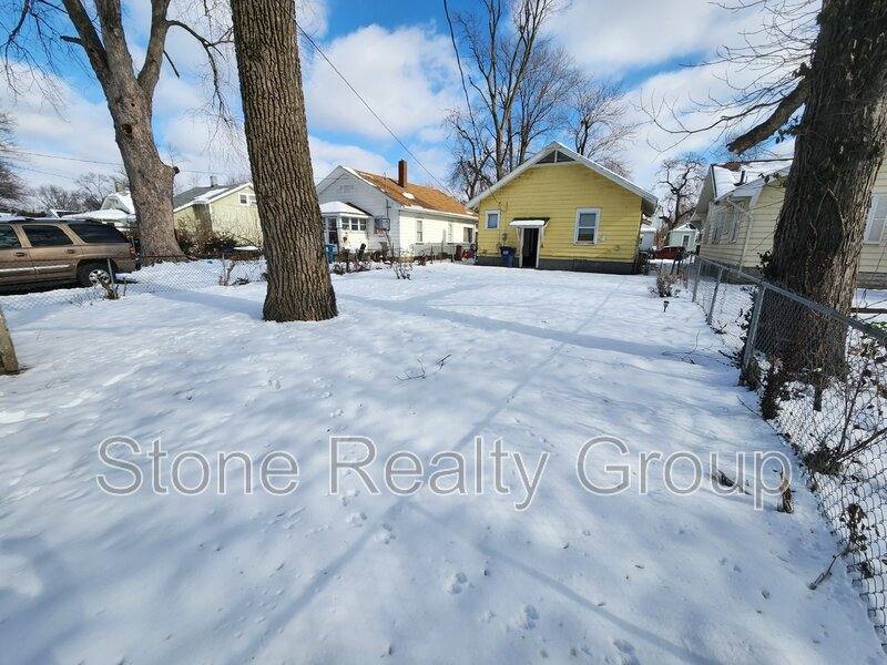 House for rent at 1419 S 11th 1 2 St, Terre Haute, IN 47802