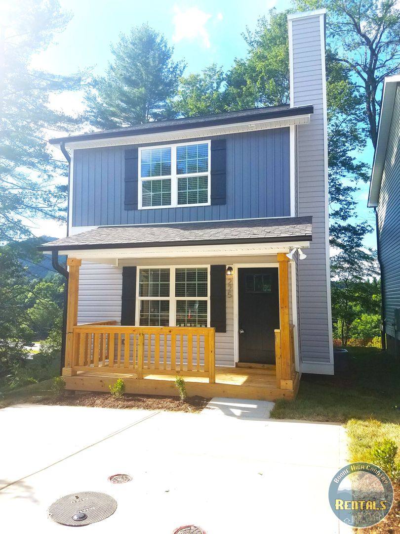 Townhouse for rent at 291 Stratford Lane, Boone, NC 28607
