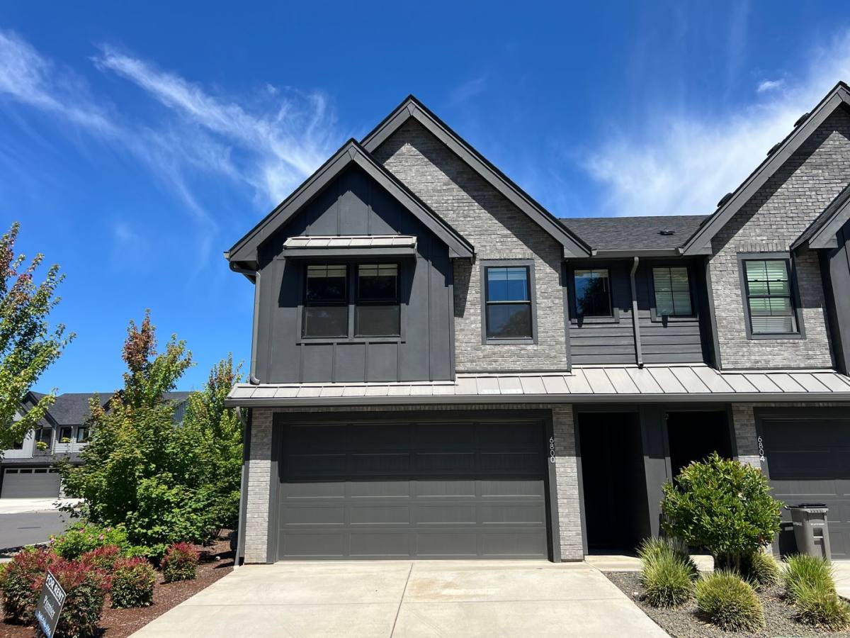 Townhouse for rent at 6800 NE 131st Way, Vancouver, WA 98686