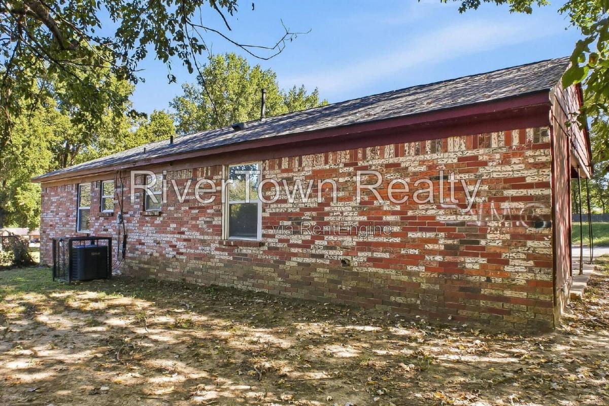 House for rent at 3386 Spring Water Cove, Memphis, TN 38128