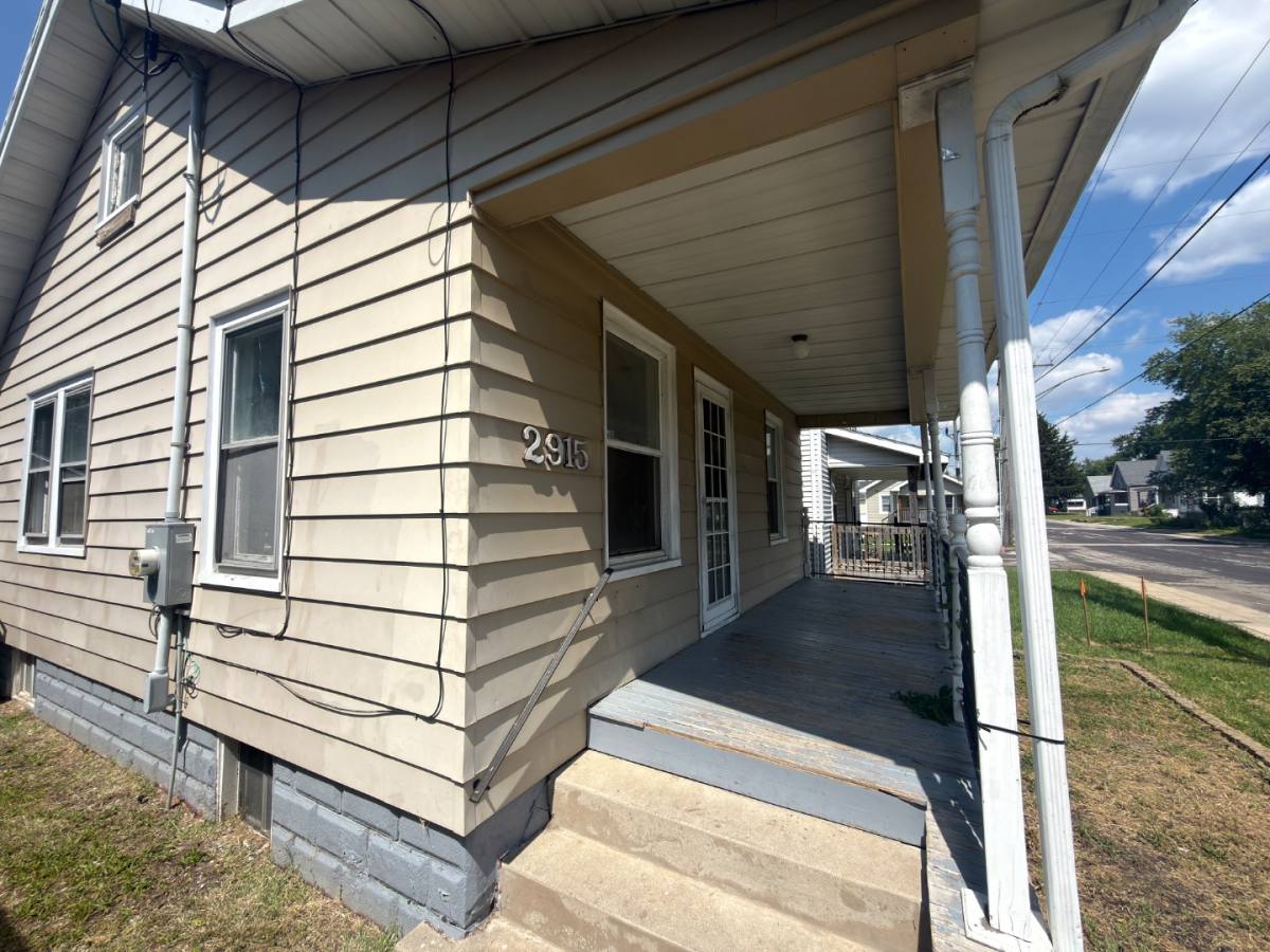 House for rent at 2915 N Wisconsin Ave, Peoria, IL 61603