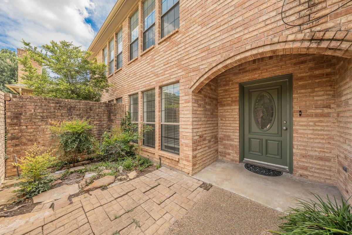 Townhouse for rent at 5893 Westhaven Dr, Fort Worth, TX 76132