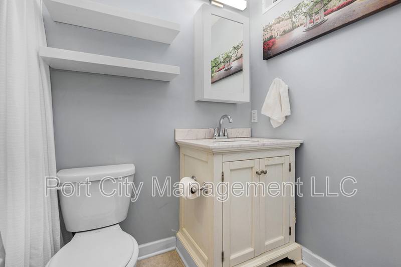 Townhouse for rent at 14 N Streeper St, Baltimore, MD 21224