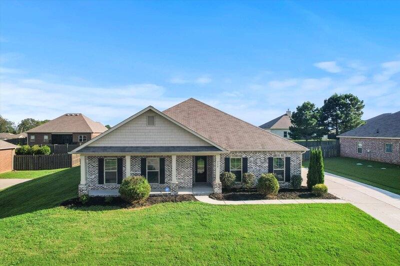 House for rent at 220 Dinner Tree Square, Huntsville, AL 35811