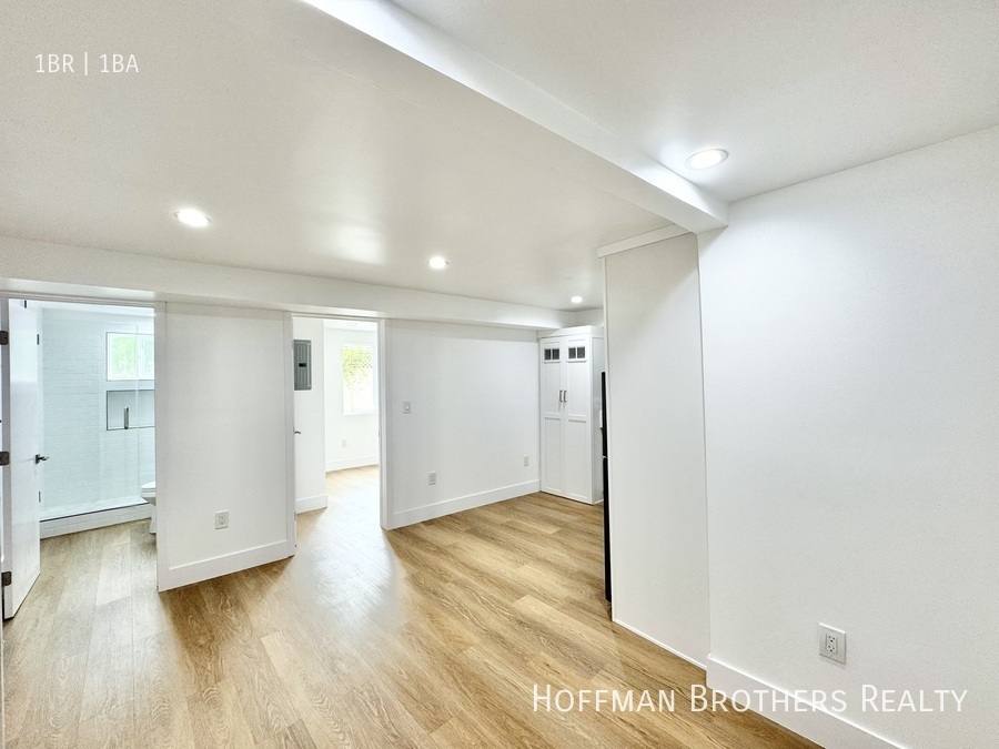 Apartment for rent at 2601 14th St #9, Santa Monica, CA 90405