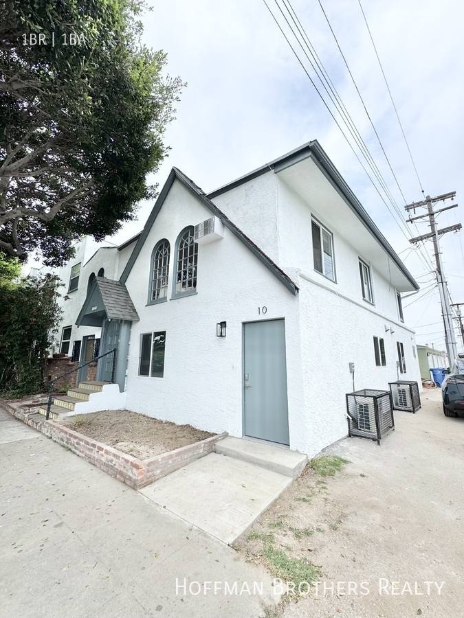 Apartment for rent at 2601 14th St #9, Santa Monica, CA 90405