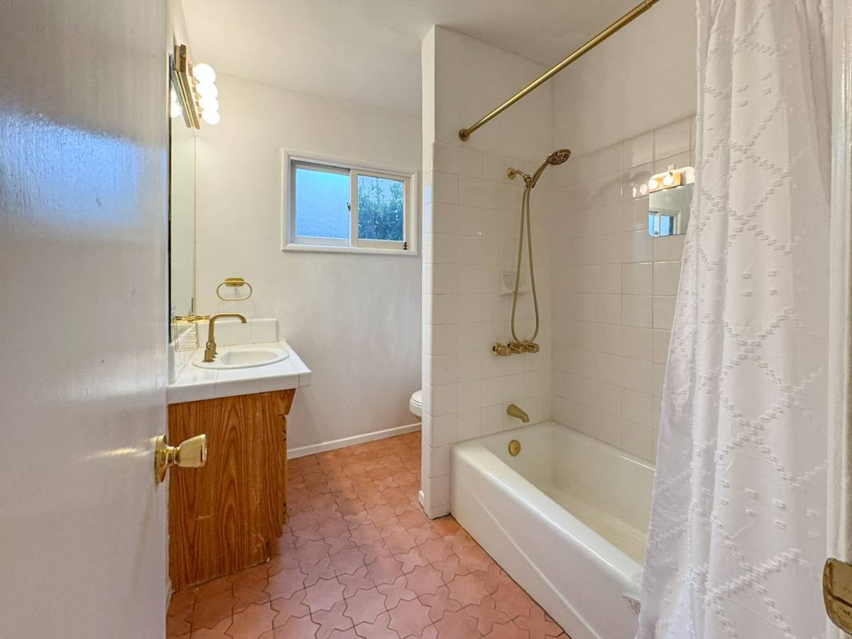 House for rent at 2033 Euclid St #6, Santa Monica, CA 90405