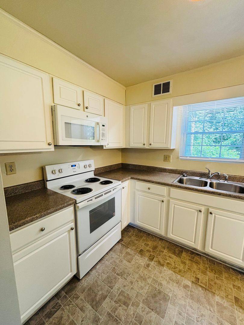 Townhouse for rent at 353 New Kent Rd, Blacksburg, VA 24060