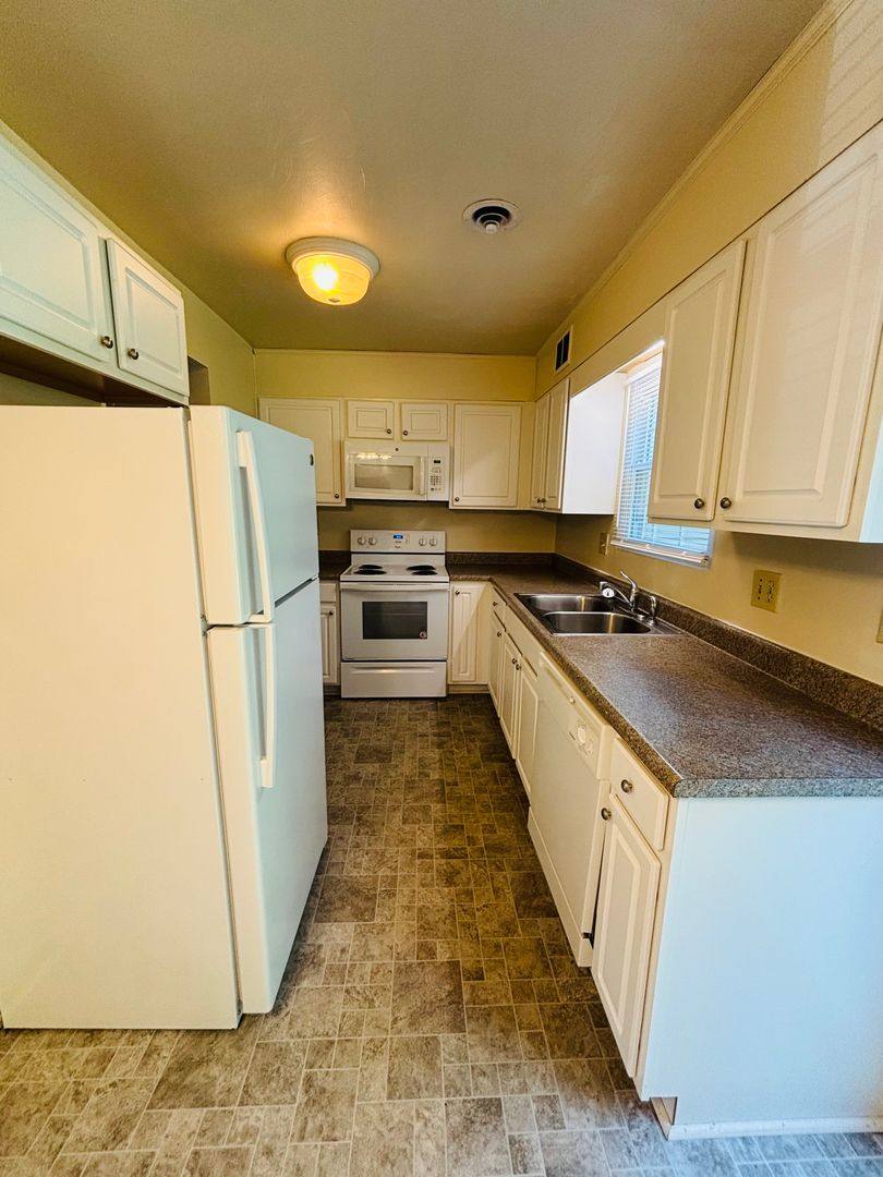 Townhouse for rent at 353 New Kent Rd, Blacksburg, VA 24060
