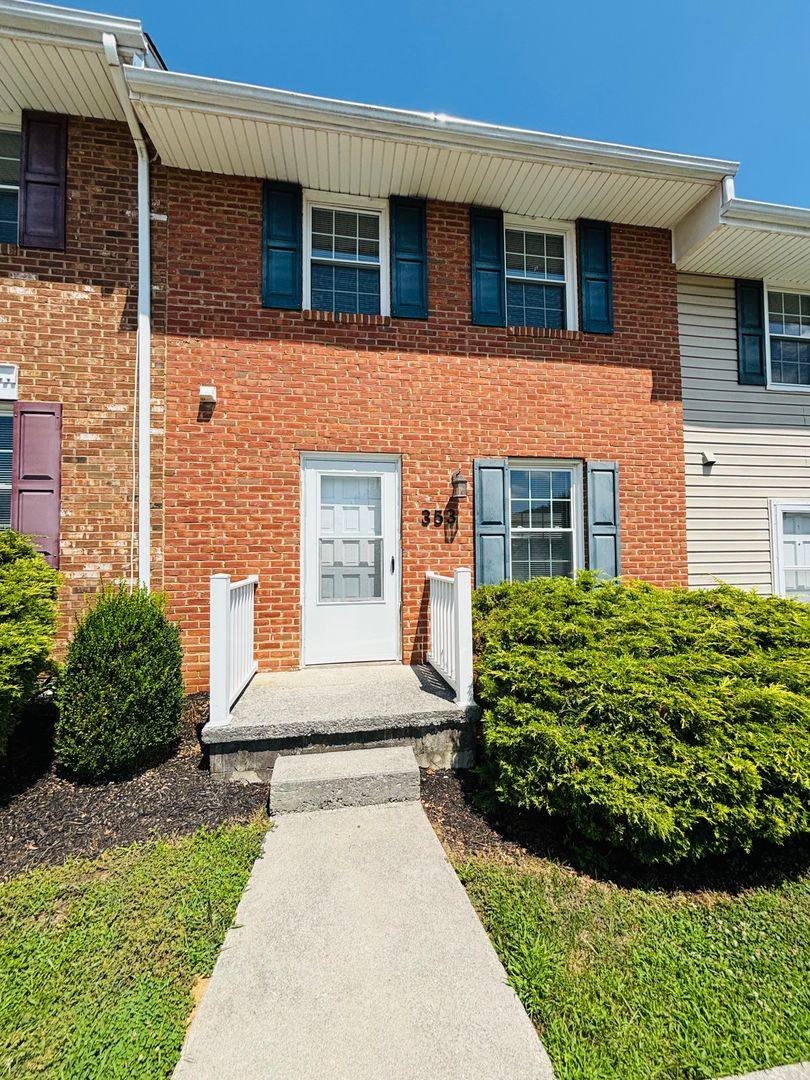 Townhouse for rent at 353 New Kent Rd, Blacksburg, VA 24060