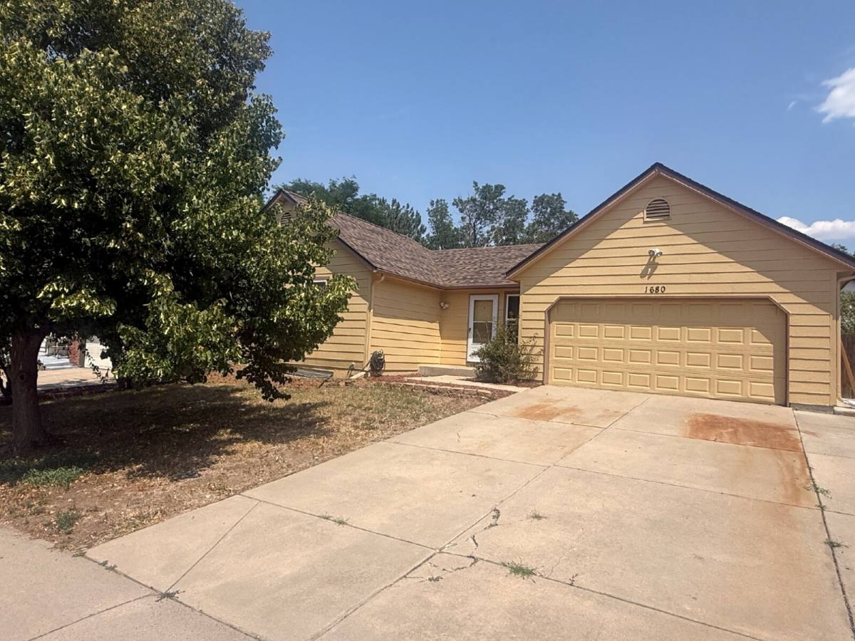 House for rent at 1680 S Espana Way, Aurora, CO 80017