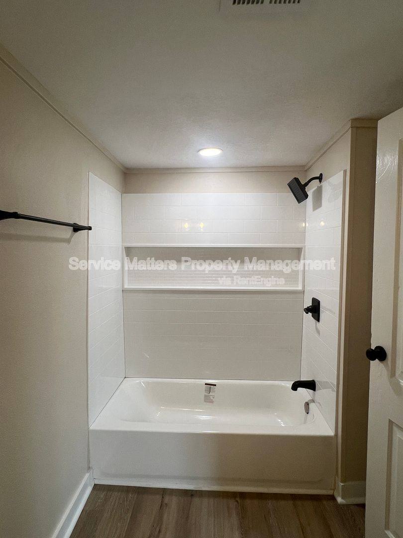 House for rent at 1319 W Jackson St, Pensacola, FL 32501