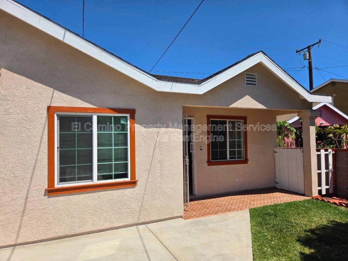 Apartment for rent at 8446 California Ave #B, South Gate, CA 90280