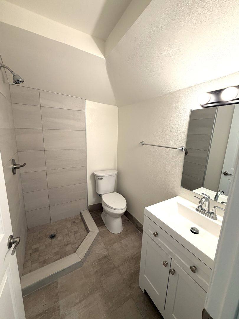 Apartment for rent at 15406 Grevillea Ave, Lawndale, CA 90260