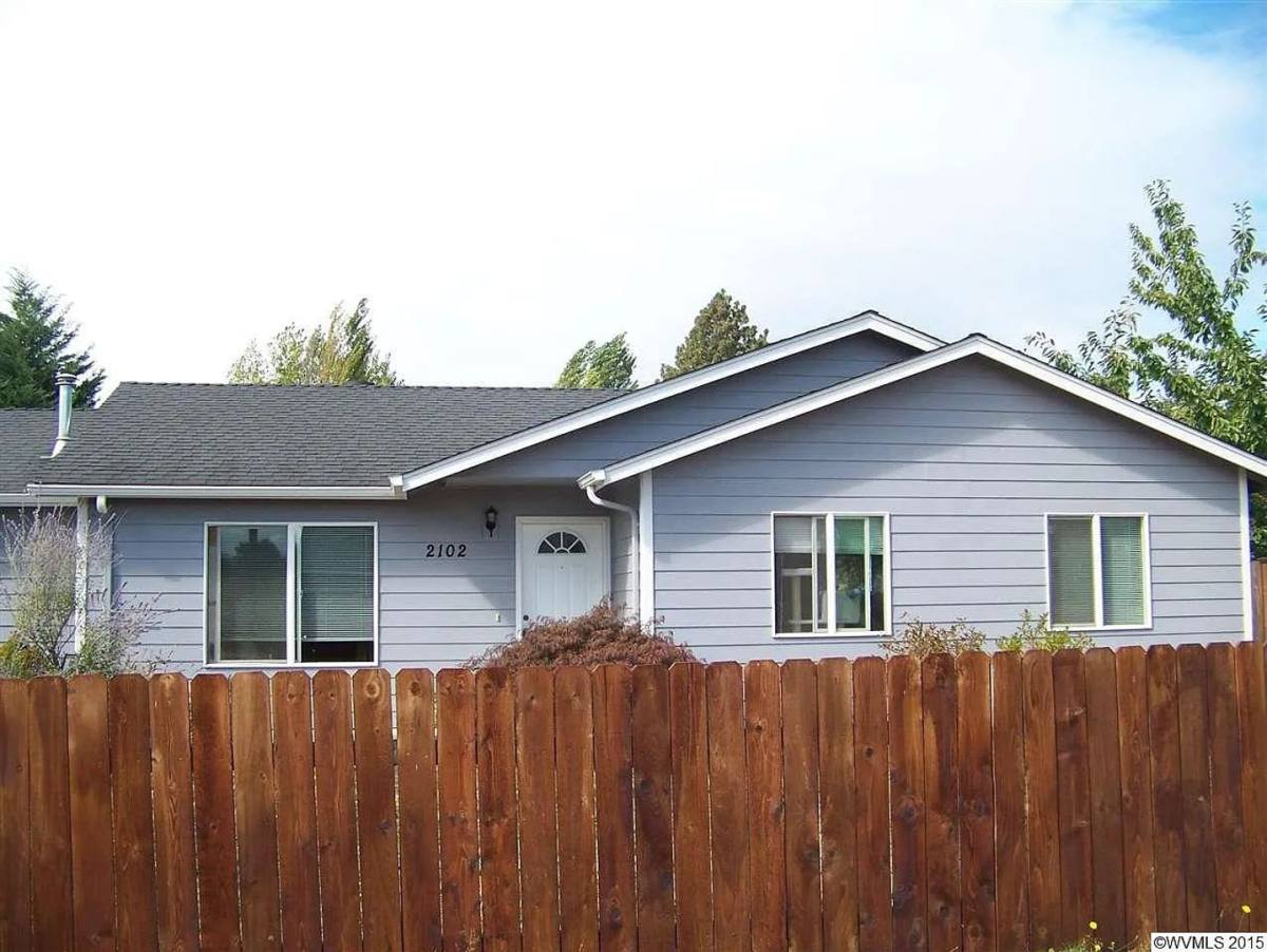 House for rent at 2102 Jackson St SE, Albany, OR 97322