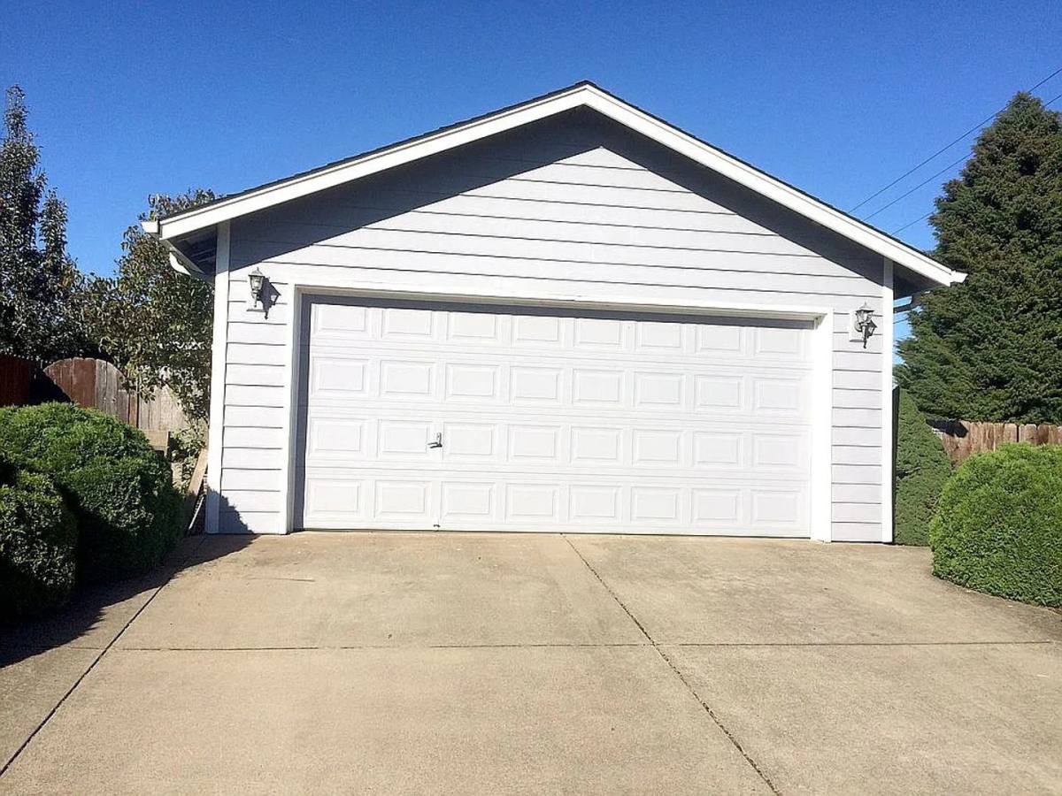 House for rent at 2102 Jackson St SE, Albany, OR 97322
