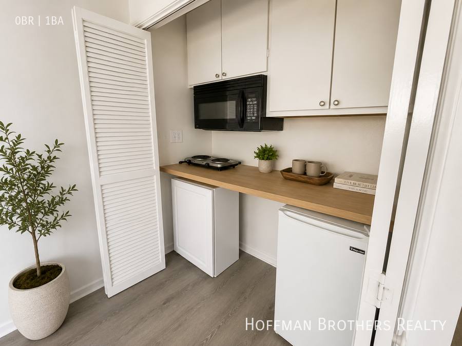 Apartment for rent at 5105 Inglewood Blvd #210, Culver City, CA 90230