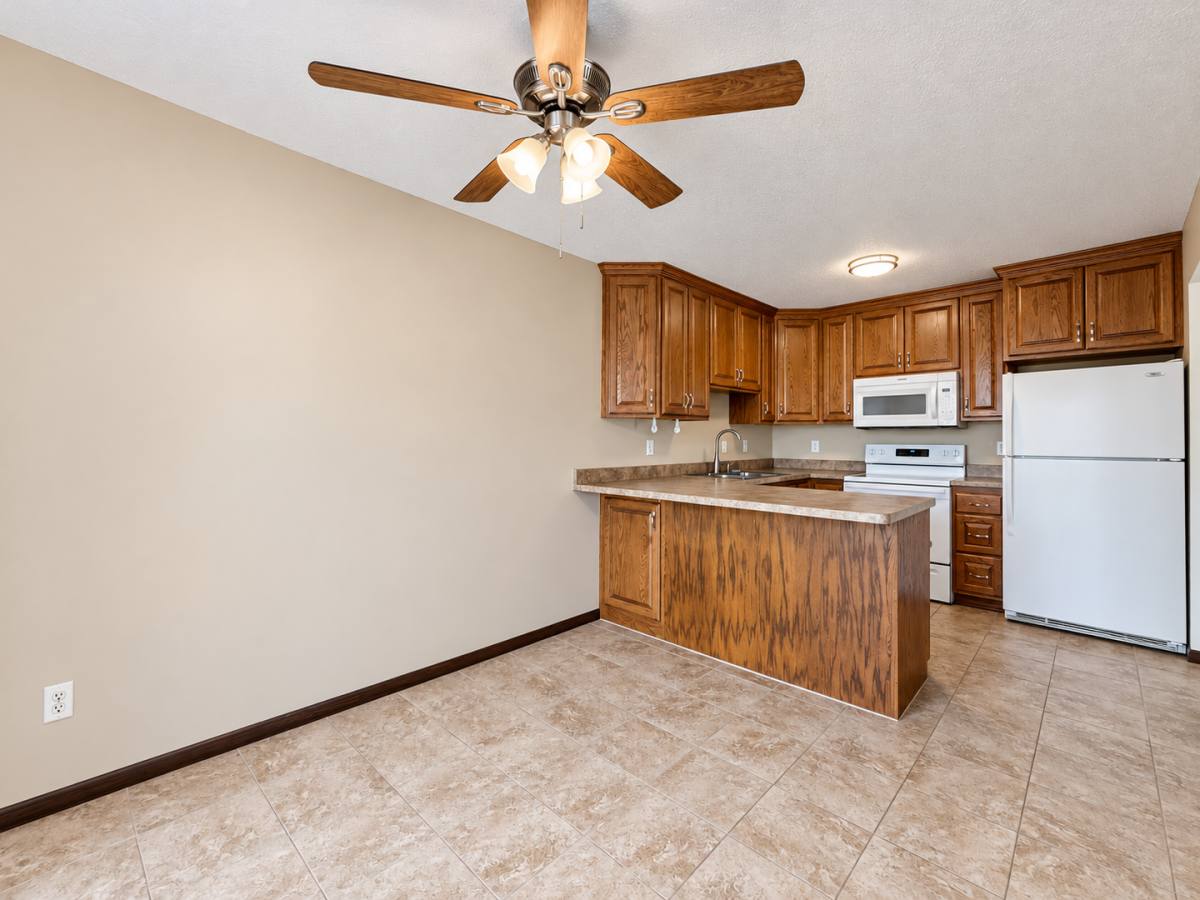4285 Evergreen Dr, St. Paul, MN 55127 - Townhouse for Rent - Image 3