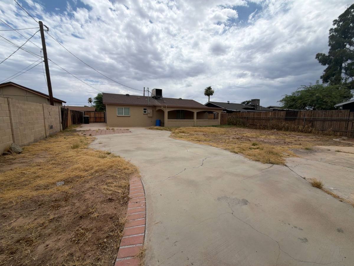 House for rent at 5810 W Earll Dr, Phoenix, AZ 85031