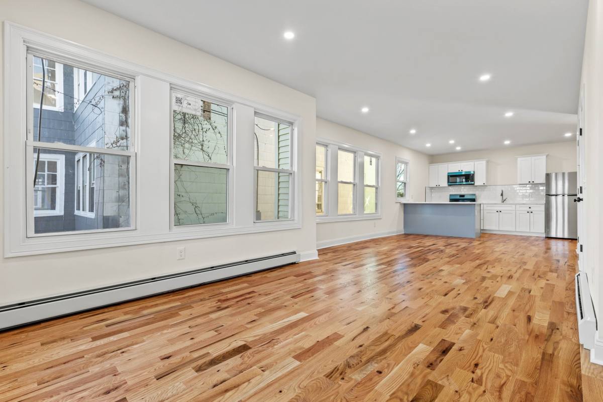 Apartment for rent at 84 Maple Ave Bl W, New London, CT 06320