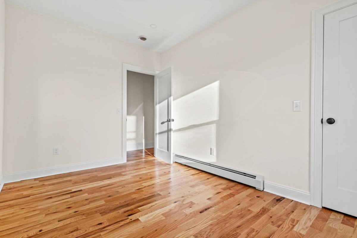Apartment for rent at 84 Maple Ave Bl W, New London, CT 06320