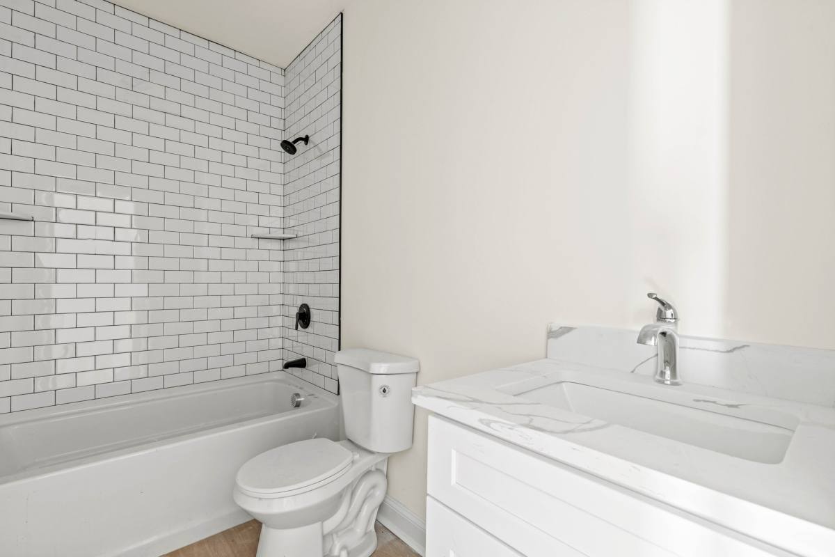 Apartment for rent at 84 Maple Ave Bl W, New London, CT 06320