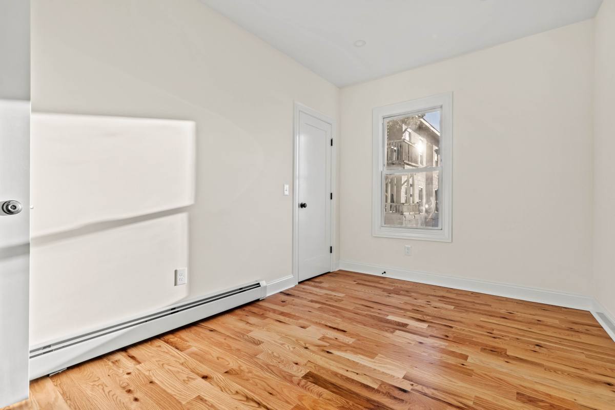 Apartment for rent at 84 Maple Ave Bl W, New London, CT 06320