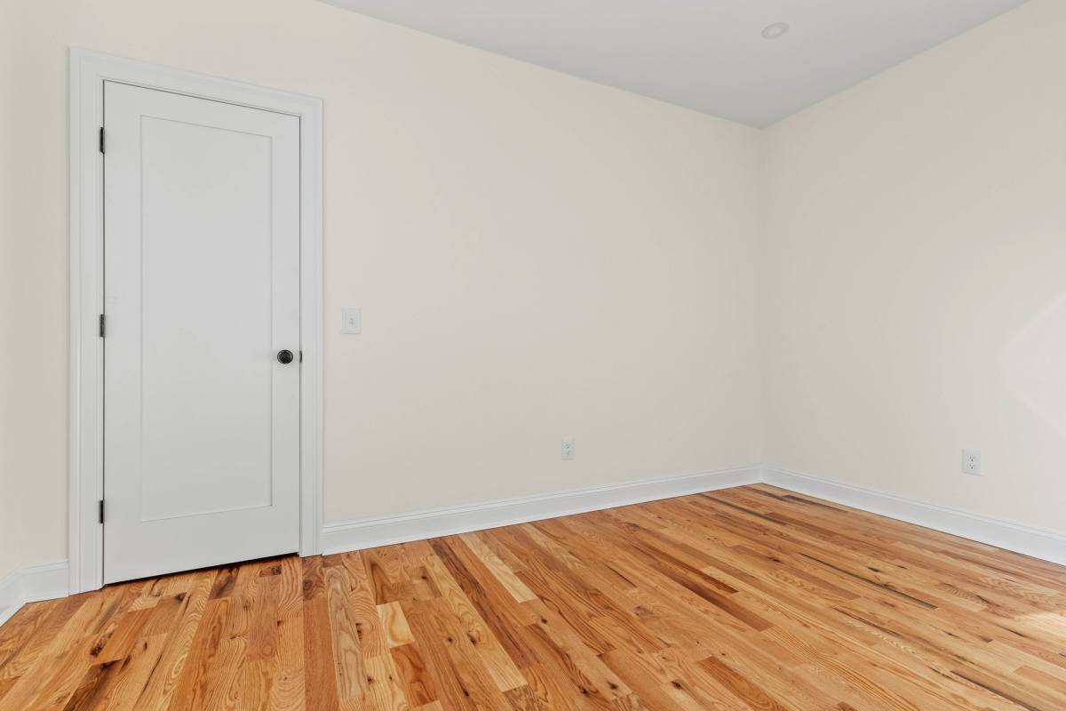 Apartment for rent at 84 Maple Ave Bl W, New London, CT 06320